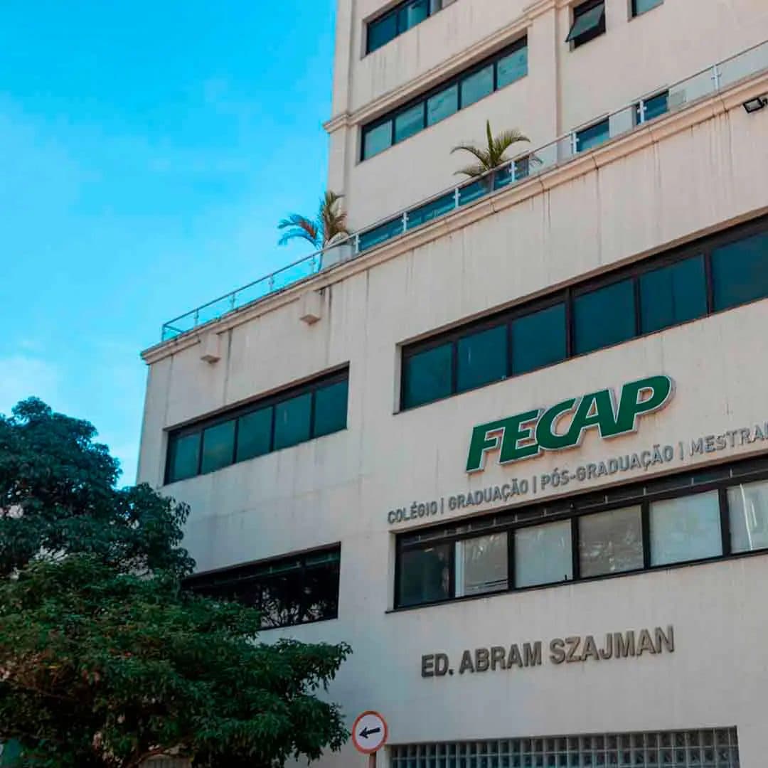 Fachada do prédio da instituição educacional FECAP